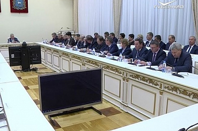 Пожароопасную обстановку обсудили в доме правительства на совещании с главами муниципалитетов региона