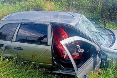 На трассе в Самарской области "Калина" съехала в кювет