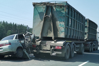 В Самарской области "десятка" влетела в фуру
