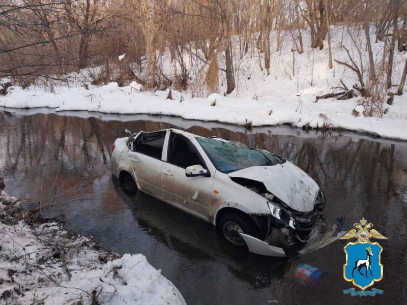 Водитель погиб: в Сызрани "Гранта" вылетела в реку