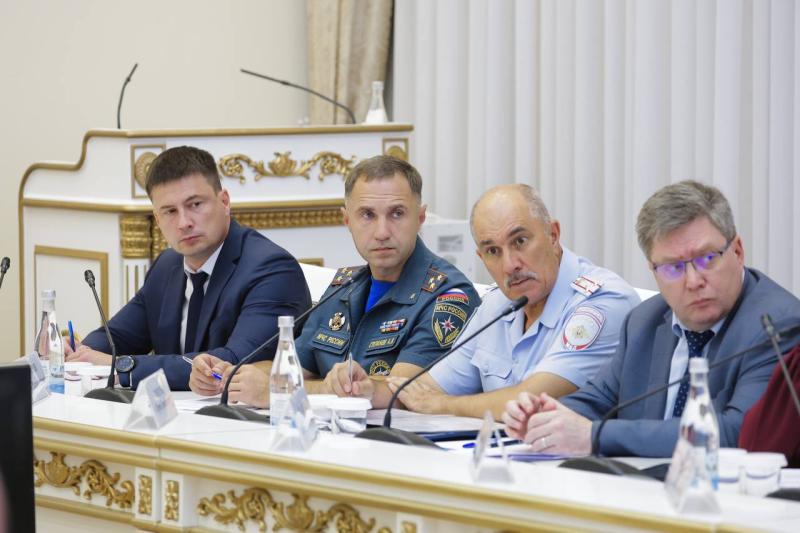 Устранить дорожные провалы в Самаре: Федорищев поставил задачу Шабалатову 