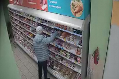 Житель Самары украл из магазина банку кофе и три палки колбасы