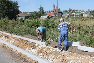 В селе Мусорка идут работы по благоустройству центральной улицы 