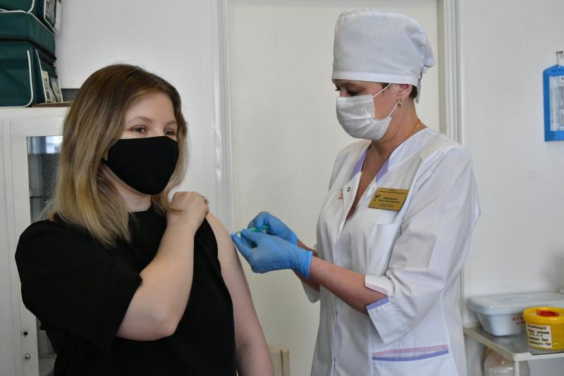 Глава Роспотребнадзора: 11 из 16 зараженных "омикроном" россиян были вакцинированы