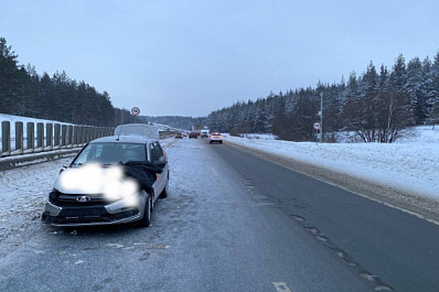 Возле Курумоча "Гранта" выскочила на встречку и спровоцировала аварию