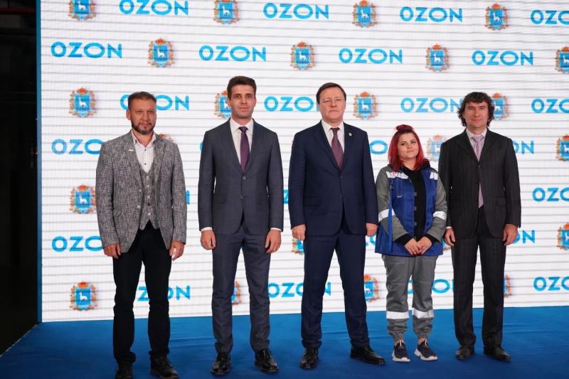 Губернатор Дмитрий Азаров открыл в Чапаевске крупнейший в Поволжье логистический центр маркетплейса Ozon