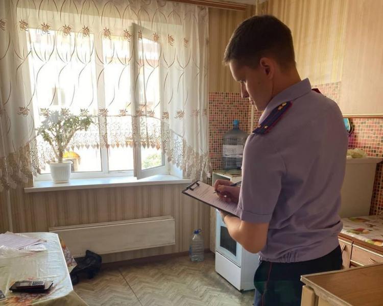 Скорую вызвала через два дня: в Самарской области ревнивая женщина зарезала сожителя