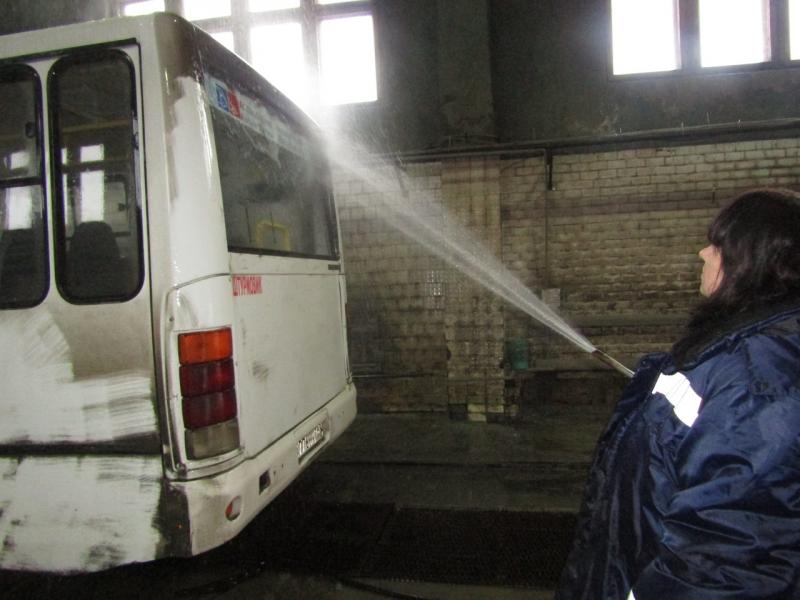 В Самаре помыли салоны общественного транспорта