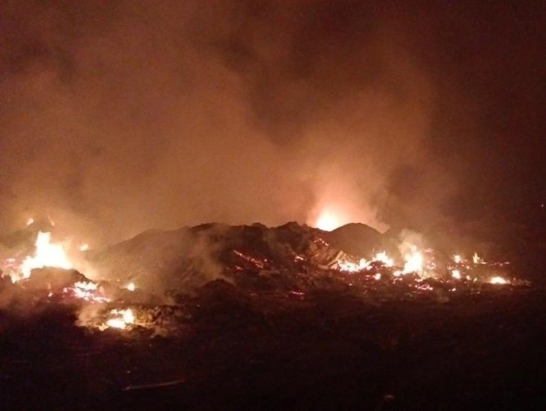 Пожарные всю ночь сражались с огнем в Октябрьске