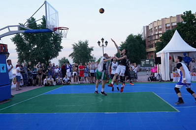 Дмитрий Азаров дал старт ночной баскетбольной лиге