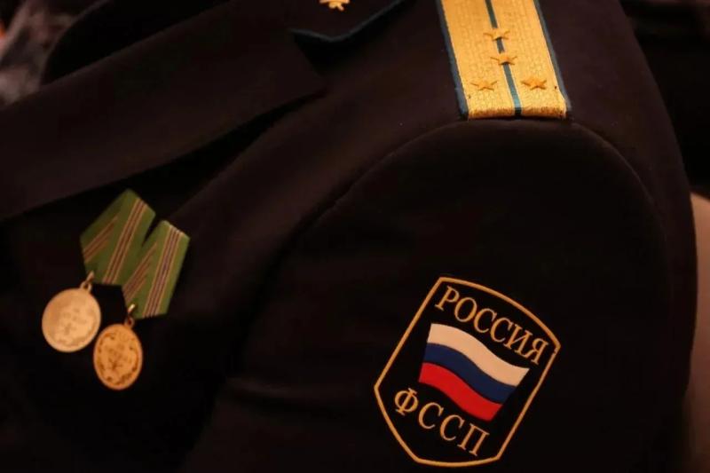 В Самаре отличившиеся сотрудники управления судебных приставов получили награды от губернатора Федорищева