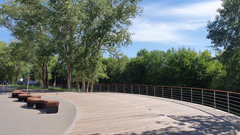 В самарском Ерик Парке вандалы портят лавочки и ограждения