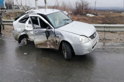 Под Сызранью фура смяла "Приору" с двумя девушками