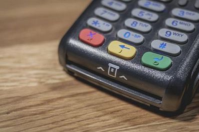 Центробанк планирует договориться о приеме карт "Мир" с двумя туристическими странами