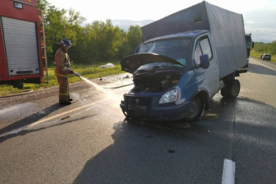На трассе под Сызранью минивэн врезался в грузовую "Газель"