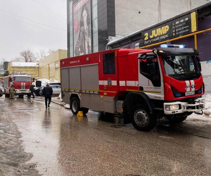 В Самаре на Московском шоссе загорелся поролон в батутном парке