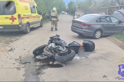 В Самарской области 2 мая мотоциклист влетел в Geely