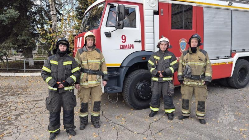 В Самаре из-за загоревшегося роутера эвакуировали подъезд и спасли пять человек