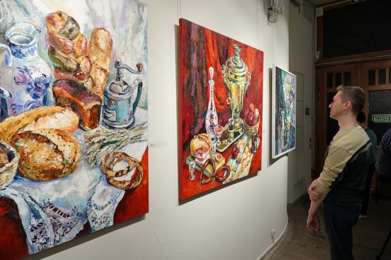 В Самаре открылась выставка Виктора Панидова и Анны Сливковой "Отец и дочь"