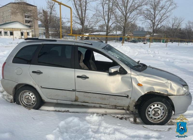 В Самарской области на трассе "Калина" на скорости вылетела в кювет и опрокинулась