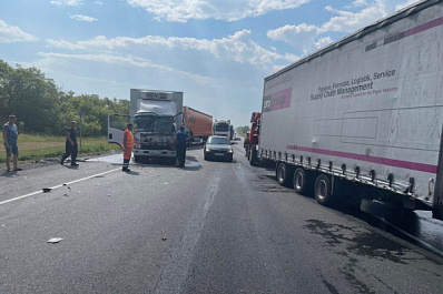 На трассе М5 под Самарой столкнулись три грузовика