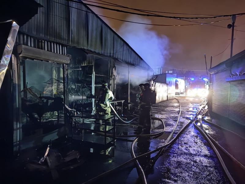 В Самаре на Птичьем рынке вспыхнул крупный пожар
