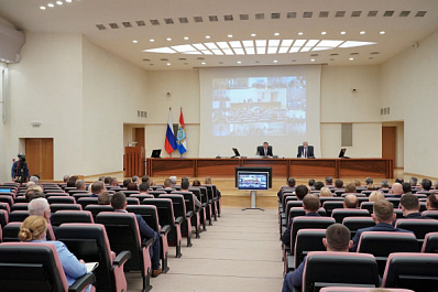 Дмитрий Азаров потребовал строить объекты здравоохранения опережающими темпами