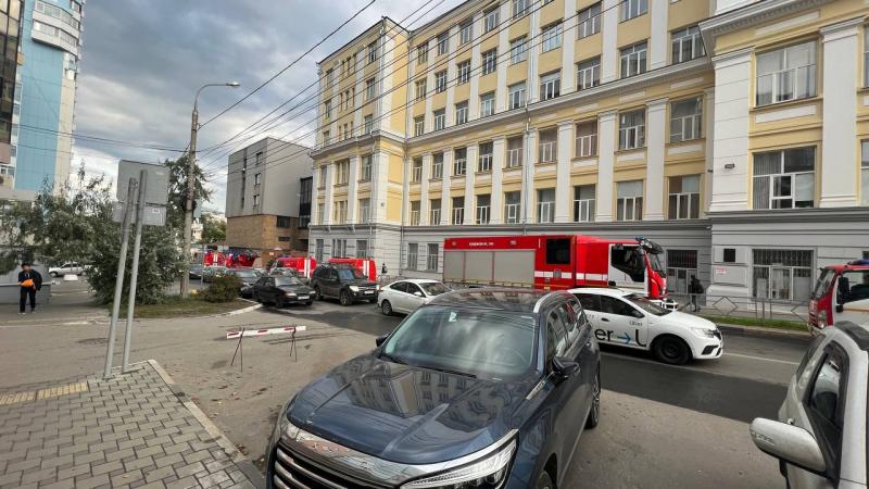 В Самаре 200 человек эвакуировали из Архитектурно-строительного института СамГТУ из-за сломанного светильника