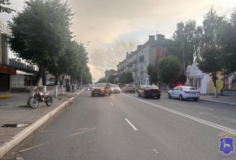 Пострадал пешеход: в Тольятти фура протаранила две легковушки на светофоре