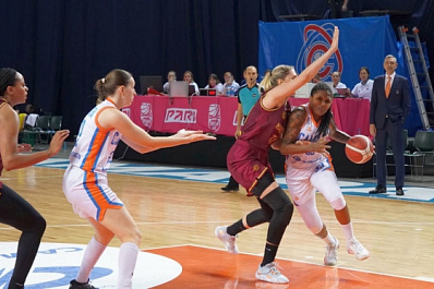 Баскетболистки "Самары" сражаются за выход в полуфинал 