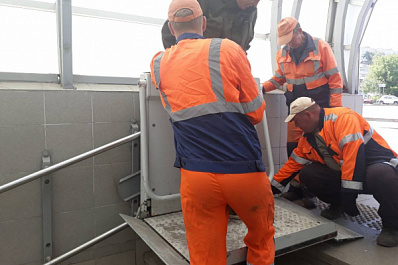 В Самаре отремонтировали подъёмник для инвалидов на Революционной