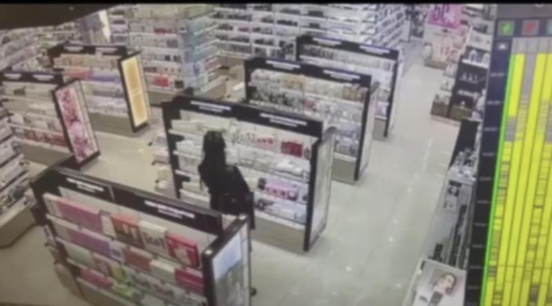 В Тольятти женщина сбежала из магазина, прихватив 6 флаконов с духами 
