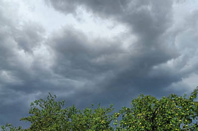 Жители Самарской области делятся фотографиями надвигающейся грозы