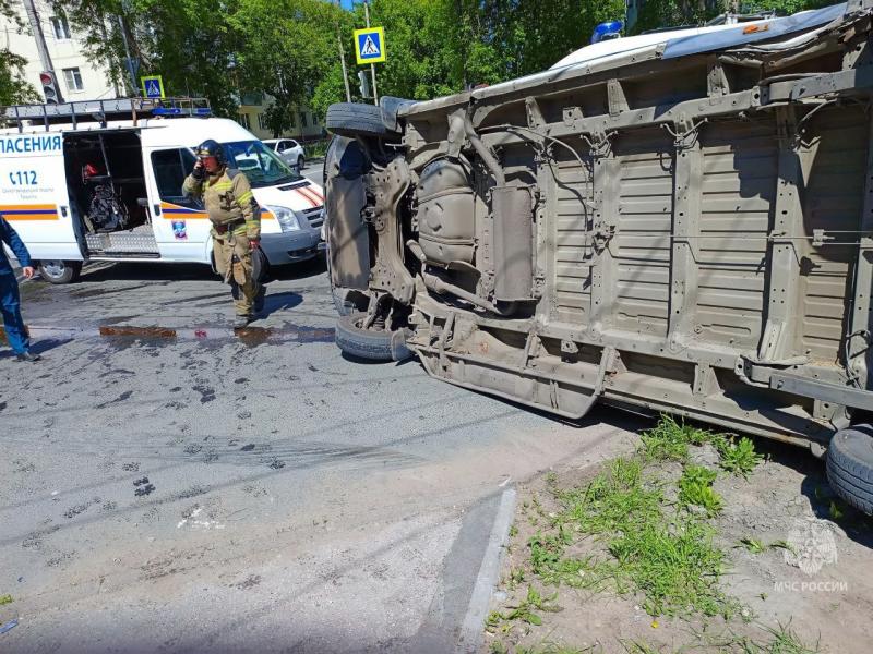 В Тольятти перевернулась маршрутка с пассажирами