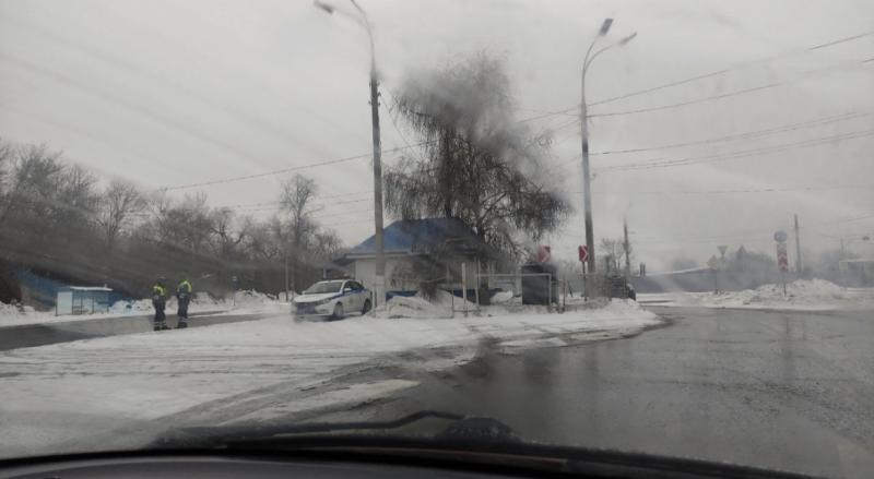 В Самарской области полицейские помогли водителю выбраться из снежного плена