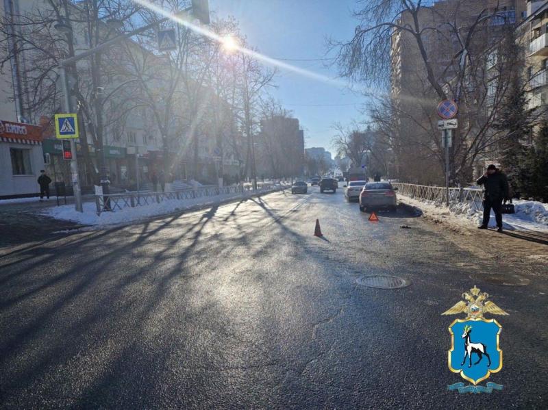 В Самаре на Первомайской иномарка сбила девушку