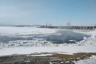 Спасатели в Тольятти эвакуировали рыбака с дрейфующей льдины в районе ГЭС