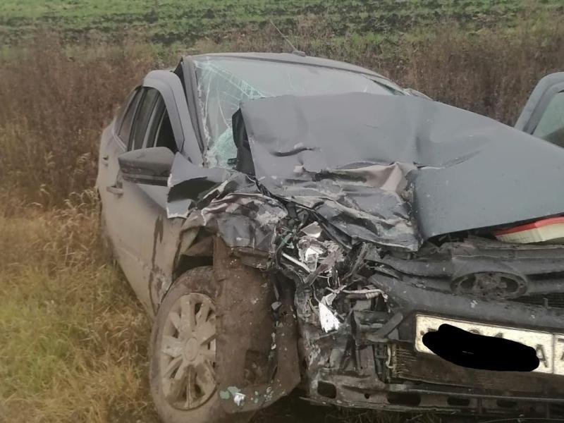 Утром 24 ноября в Самарской области на трассе лоб в лоб столкнулись "Нива" и "Гранта"