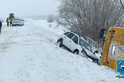 Утром 28 декабря в Самарской области произошло ДТП со школьным автобусом