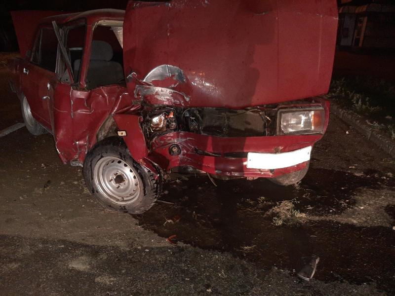 В Самаре 20-летний водитель без прав врезался на "пятерке" в столб