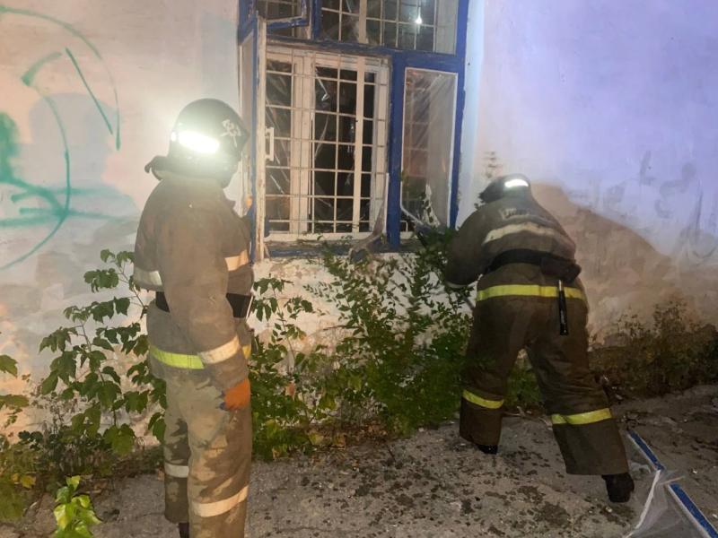 В Самарской области пожар в заброшке ликвидировали за 10 минут