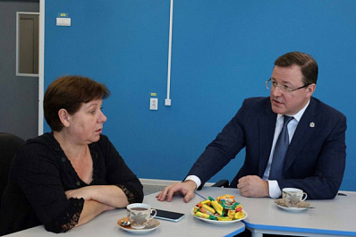 "Ждем с победой домой": Дмитрий Азаров помог матери с поиском сыновей после обстрела по Макеевке