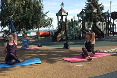 В парках Самары вновь будут проходить бесплатные занятия йогой
