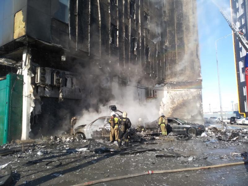 Горит ТОЦ "Скала" в Самаре: прямая трансляция с места крупного пожара