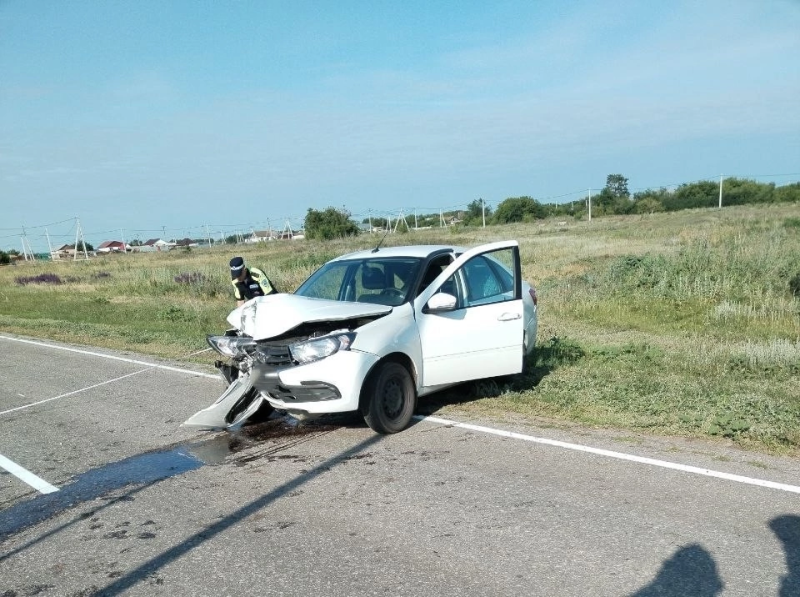 В Самарской области 23 июня "Гранта" въехала в газовую стойку