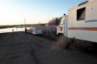 В селе Мосты в Самарской области затопило мост