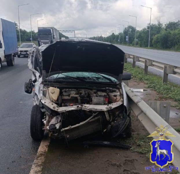 В Самарской области 27 июня на трассе легковушка столкнулась с грузовым Volvo