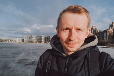 На двух колёсах по России: житель Петербурга решил доехать до Владивостока на самокате