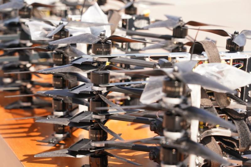 Вячеслав Федорищев передал бойцам 2-й армии и сотрудникам спецподразделений Росгвардии спецтехнику и обмундирование