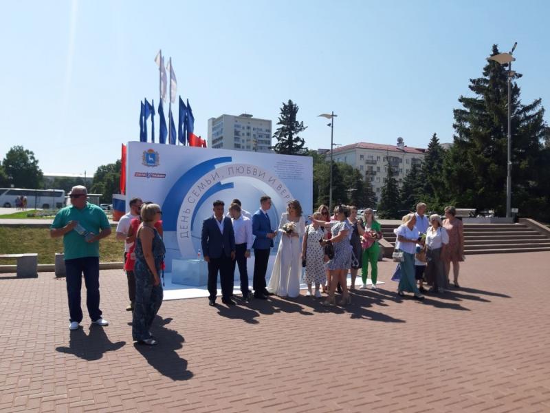 В День семьи, любви и верности в Самарской области прошли выездные церемонии бракосочетания